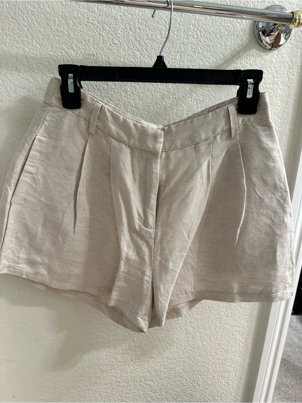Aqua Cream High-Rise Pleated Linen-Blend Shorts